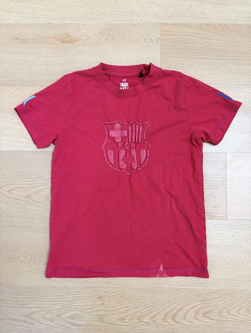 FC Barcelona Kids Red T-Shirt Size 12 Embossed Crest Soccer Tee